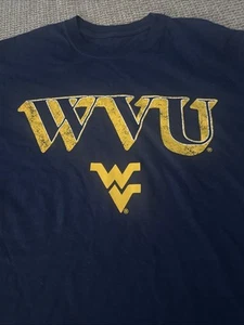 NUEVA Cautivating West Virginia Mountaineers Camisa Pequeña S Camiseta Nueva con Etiquetas Azul WVU - Imagen 1 de 4