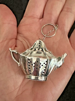 Tetera infusora de bolas de té vintage Krew de plata esterlina forma/forma con cadena Foto 1 de 4