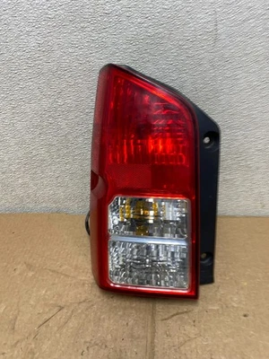 Luz trasera izquierda Nissan Pathfinder 2005 a 2012 lado izquierdo OEM V1247 DW Foto 1 de 4