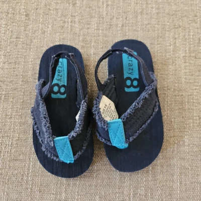 Sandalias bebé/niño pequeño de Crazy 8 talla 5/6 Foto 1 de 4