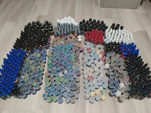 Lots de 50 pots Neufs au Hasard Peinture Figurine Warhammer Citadel Vallejo - Imagen 1 de 6