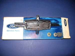 NOS 1970-71 LINCOLN TRUNK LOCK COVER ORNAMENT FLIPPER D0VY-6543600-A - Picture 1 of 1