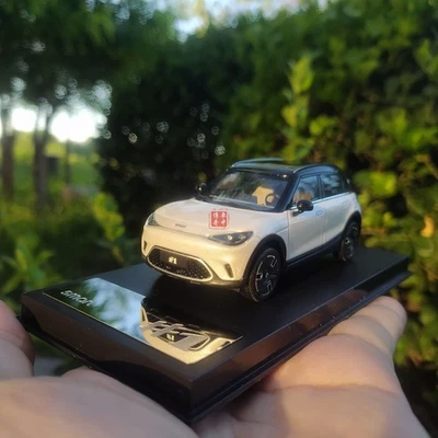 1/43 Smart #1 Diecast Model Car White  Color - Image 1 of 4