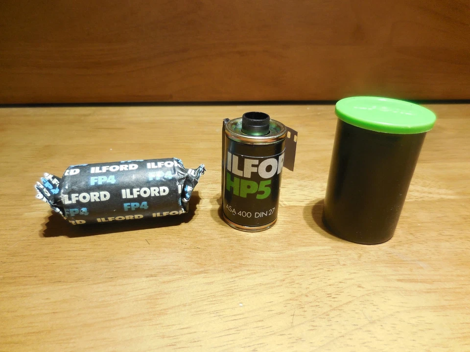 Ilford HP5 und FP 4 vermutlich älter als 20 Jahre , abgelaufen - Bild 1 von 1