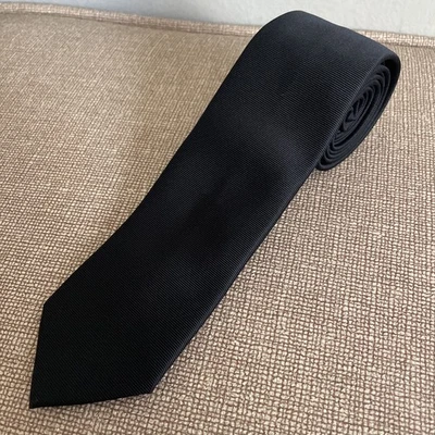 HUGO BOSS Skinny BLACK SILK  MEN'S Neck Tie W: 2.5" BY L:58 " MADE IN ITALY - Image 1 of 4