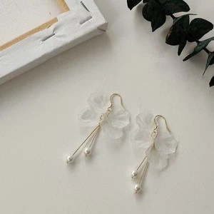Orecchini foglia acrilico alla moda comodi ed eleganti per tutte le occasioni - Foto 1 di 6