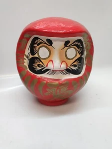 Bambola Giapponese Duruma Portafortuna Rossa Cartapesta 15cm - Foto 1 di 6