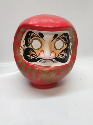 Bambola Giapponese Duruma Portafortuna Rossa Cartapesta 15cm - Immagine 1 di 4