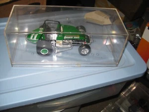 Pro Built Steve Kinser Quaker State Sprint Car in Plastic Case in 1/24 scale - Picture 1 of 3