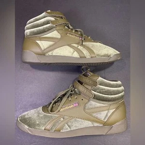 Reebok Damen Freestyle Hi Samt grün Turnschuhe Schuhgröße 7 - Bild 1 von 8