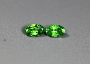 0.55 Cts  "  100 % Natural Tsavorite Green Garnet_Matching Pair " - Bild 1 von 1