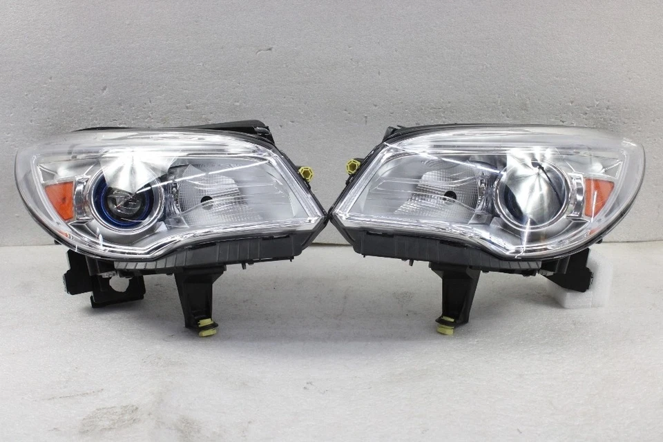 FITS 13-17 Buick Enclave HID/Xenon w/o AFS DRL Projector Headlights Headlamps - Image 1 of 1