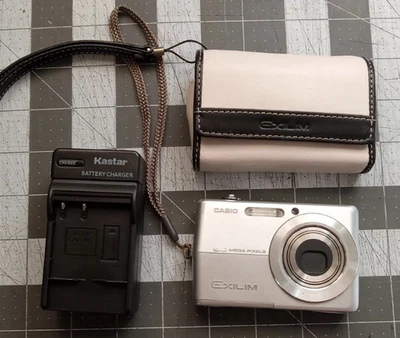 Casio Exilim EX-Z600 6.0 MP Digital Camera w Oem Charger/ Battery Tested & Works - Image 1 of 4