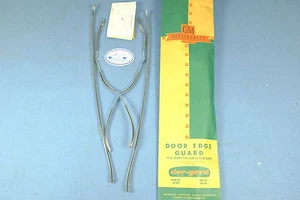 NOS 1960 CHEVROLET BEL AIR & STATION WAGON 4-DR DOOR EDGE GUARDS #988106 - Imagen 1 de 4