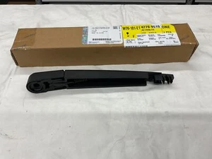 2021-2023 BUICK ENVISION REAR WINDOW WIPER BLADE ARM NEW GM 42709519 - Picture 1 of 4