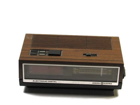 General Electric 7-4640A Vintage Digital Brown Alarm Clock Radio GE Cover