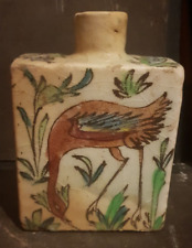 Art Iznik Kadjar Flacon /Vase en Faience polychrome a motif d'un oiseau XVIIIème