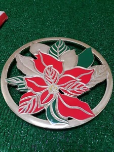 VTG Christmas Poinsettia 8" Round Trivet Silverplated Pot Holder Decor Accessory - Picture 1 of 9