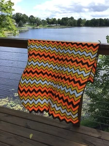 Handgehäkelt Chevron Kräuselung Dekor Überwurf Afghan hell orange gelb braun 33x56" - Bild 1 von 4