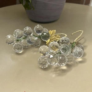 Set Of 2 Vintage Lucite Grapes Faceted Clear Cluster Grapes MCM Gold Leaves - Picture 1 of 5