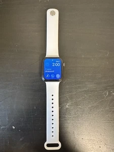 Apple Watch Series 5 - Photo 1 sur 4
