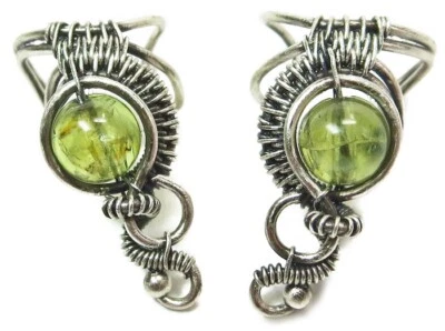 Пара манжет для ушей из проволоки с перидотом и серебром; серьги без прокола - Изображение 1 из 4