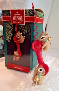Vintage Hallmark Andenken Ornament "Friendship Line" 1992 EUC Freunde am Telefon - Bild 1 von 11