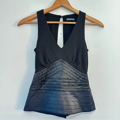 Женская блузка Ted Baker с атласным лифом черная без рукавов размер 1 (США 4) - Изображение 1 из 4