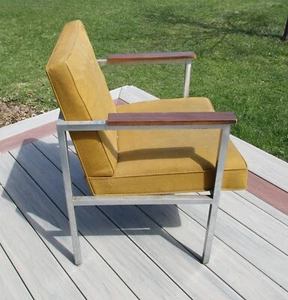 Steelcase Arm Chair — Mid-Century Modern - Picture 1 of 24