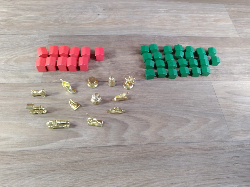 Monopoly Deluxe Edition 1998 Replacement Pieces Wooden Houses & Hotels & Tokens - Image 1 of 4