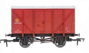 Dapol 4F-016-040 BR Banana Van B881720 Red White Roof Weathered OO Gauge - T48 - Picture 1 of 9