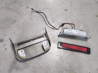 89 LUZ DE FRENO TRASERA CENTRAL TRANS AM FIREBIRD 89 con CIRCUNDANTE 87 88 90 GM 16505706 Foto 1 de 4