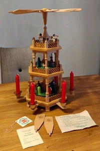 Weihnachtspyramide 2-stöckig Heilige Familie Erzgebirge Richard Glässer - Bild 1 von 9