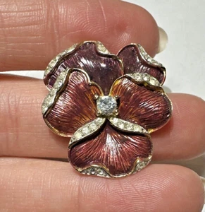 Vintage Dainty Crown Trifari Pansy Flower Enamel Rhinestones Gold t Brooch - Picture 1 of 6
