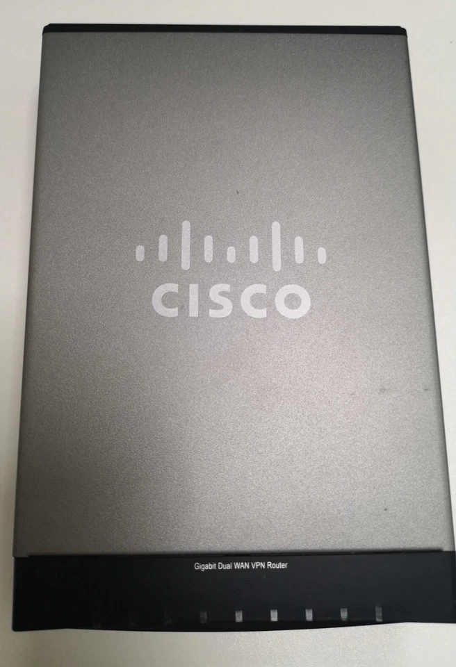 Cisco RV042G Small Business WAN VPN Router - Image 1 of 1