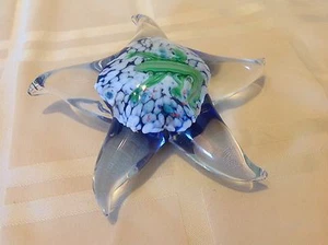 Beautiful Glass Star Fish shape Paperweight with Lizard inside, rare  - Picture 1 of 5