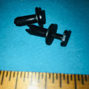 VOLVO 940 1991-1995 TABLERO DELANTERO ALTAVOZ TWEETER AJUSTE NEGRO CLIP DE REMACHE 2 - Imagen 1 de 4