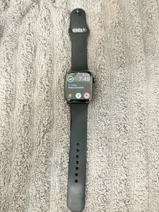 Apple Watch Series 10 Titanium 42 mm GPS + cellulaire débloqué MWXH3LW/A - Photo 1 sur 4