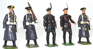 BRITAINS LEAD GROUP OF 5 SOLDIERS - REPAINTED LOT - Picture 1 of 2