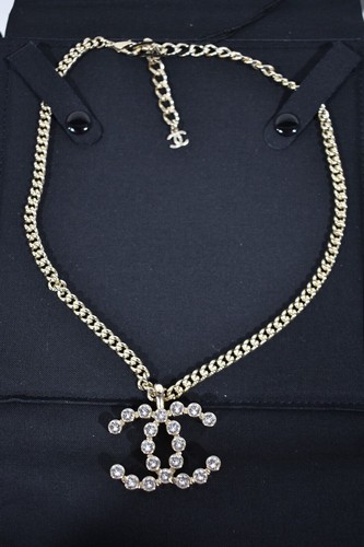 Collana Ciondolo Goccia Chanel 23P Cristallo CC Oro Metallo Cubano Catena XL Logo