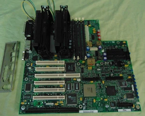 Intel L440GX Server Mainboard mit Dual Pentium III 500MHz, 128MB SDRAM - Bild 1 von 8