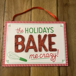 Weihnachtsschild The Holidays Bake Me Crazy 5" x 7" rotes Band Aufhänger Neu mit Etikett - Bild 1 von 3