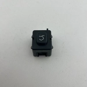 Jeep Cherokee KL Tailgate Release Button P04602751AA - Picture 1 of 9