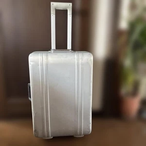 Zero Halliburton 6-Wheel Medium Aluminum Carry Case Silver 65×45×25cm 8kg Japan - Picture 1 of 12