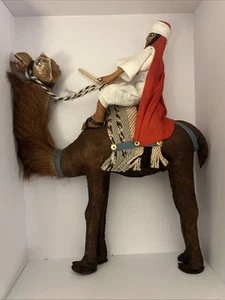 Camello de cuero genuino vintage con muñeca jinete árabe/figura muñeca de Oriente Medio - Imagen 1 de 16
