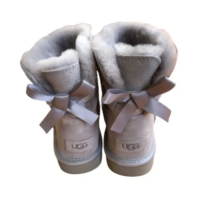 Botas femininas UGG clássicas mini arco manchas metálicas lápis cinza chumbo 1134135 - Imagem 1 de 4