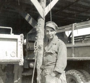Foto Real De Colección Noumea Nueva Caledonia Militar Soldado Abrazos Camiones Polle - Imagen 1 de 2