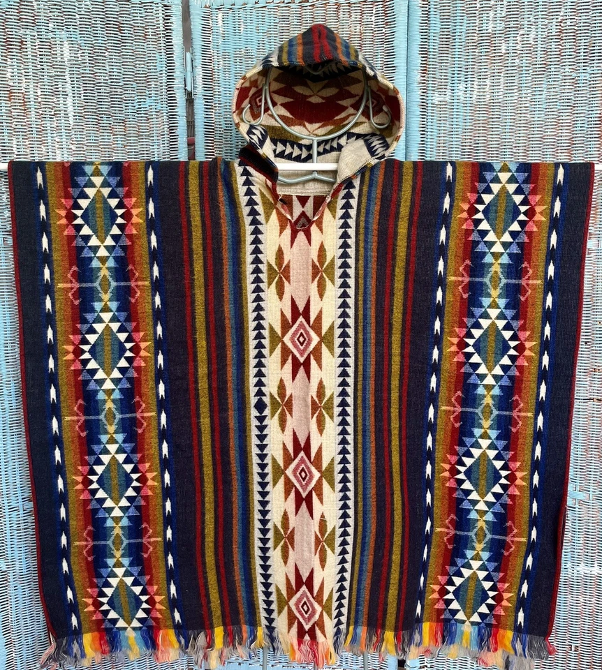 Wholesale Lot 10 Alpaca Ponchos delivery in 1 day, made of llama wool yarn  - Image 1 of 4