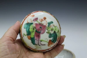 Fine Early 1900 Chinese Famille Rose Porcelain Paste Box - Picture 1 of 4