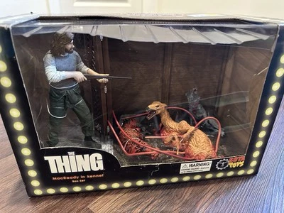 Juego de caja de figuras de perrera de perro Sota Toys The Thing MacReady 2006 Foto 1 de 4